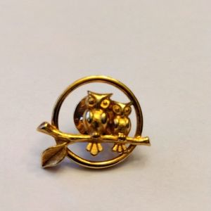 Avon lapel pin brooch.
